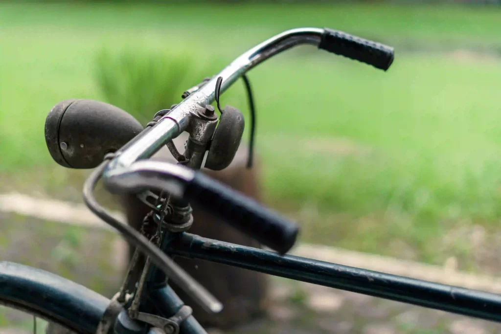 Vélo vintage, gros plan sur la potence de guidon du vélo